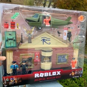 Set of RoBlox new only opened for get a code everything it the same